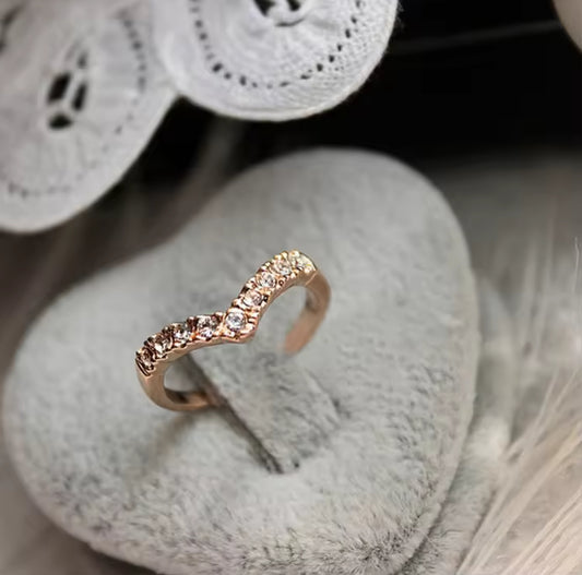 V-Shaped Crystal Fashion Ring for Women – Unique Design Jewelry
